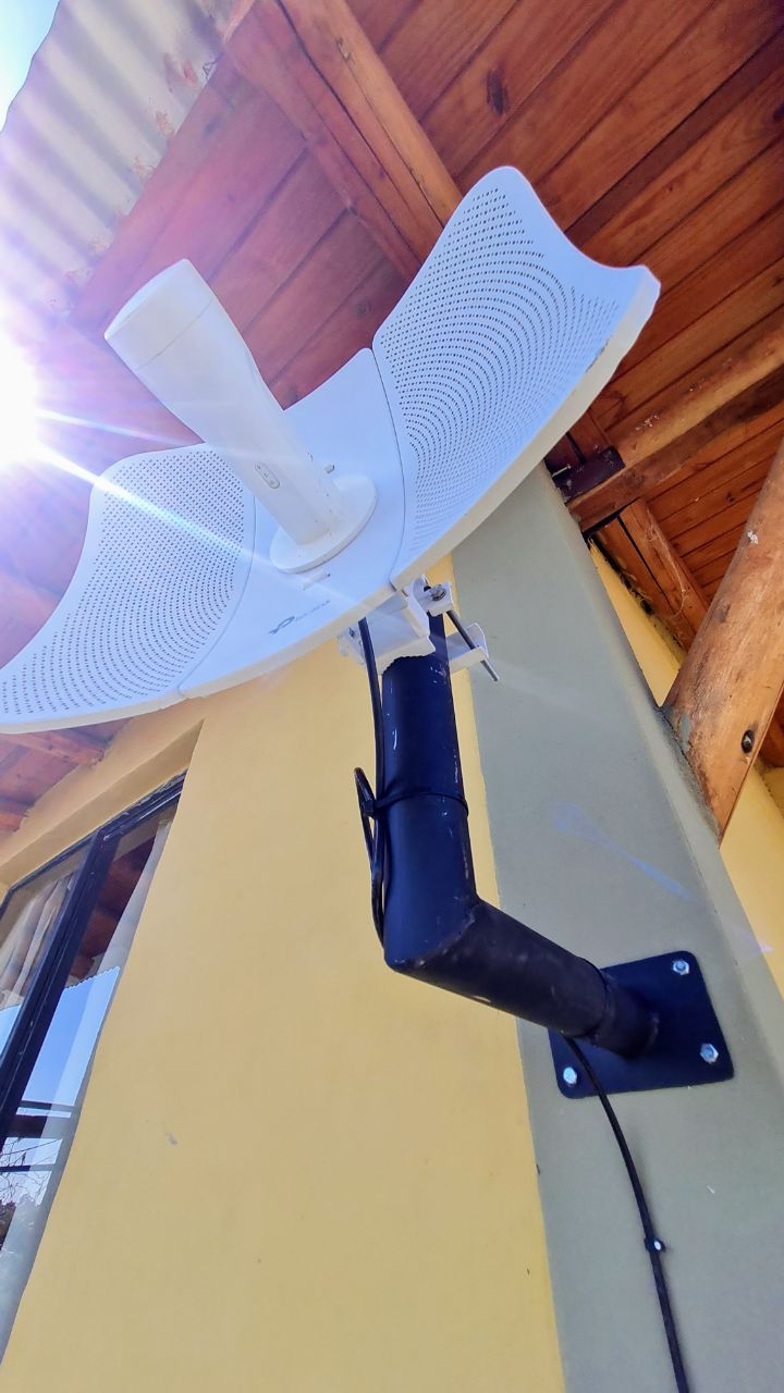Antena satelital