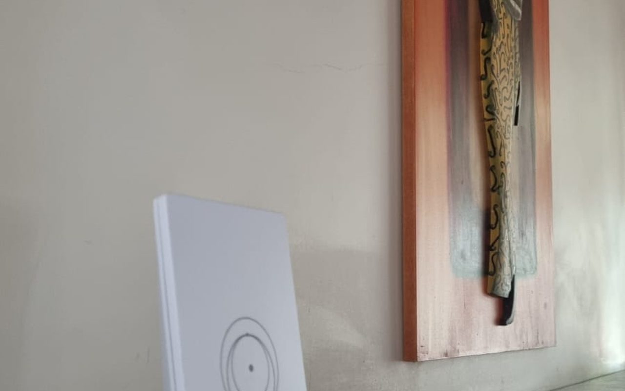 Despliegue de red WiFi profesional con relevamiento de señal — Access point interior configurado para cobertura sin zonas muertas